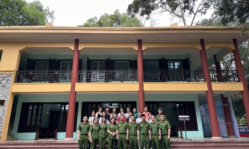 Cán bộ chiến sĩ Phòng Hậu cần thăm Khu di tích K9 và dâng hương tại Đền thờ Chủ tịch Hồ Chí Minh